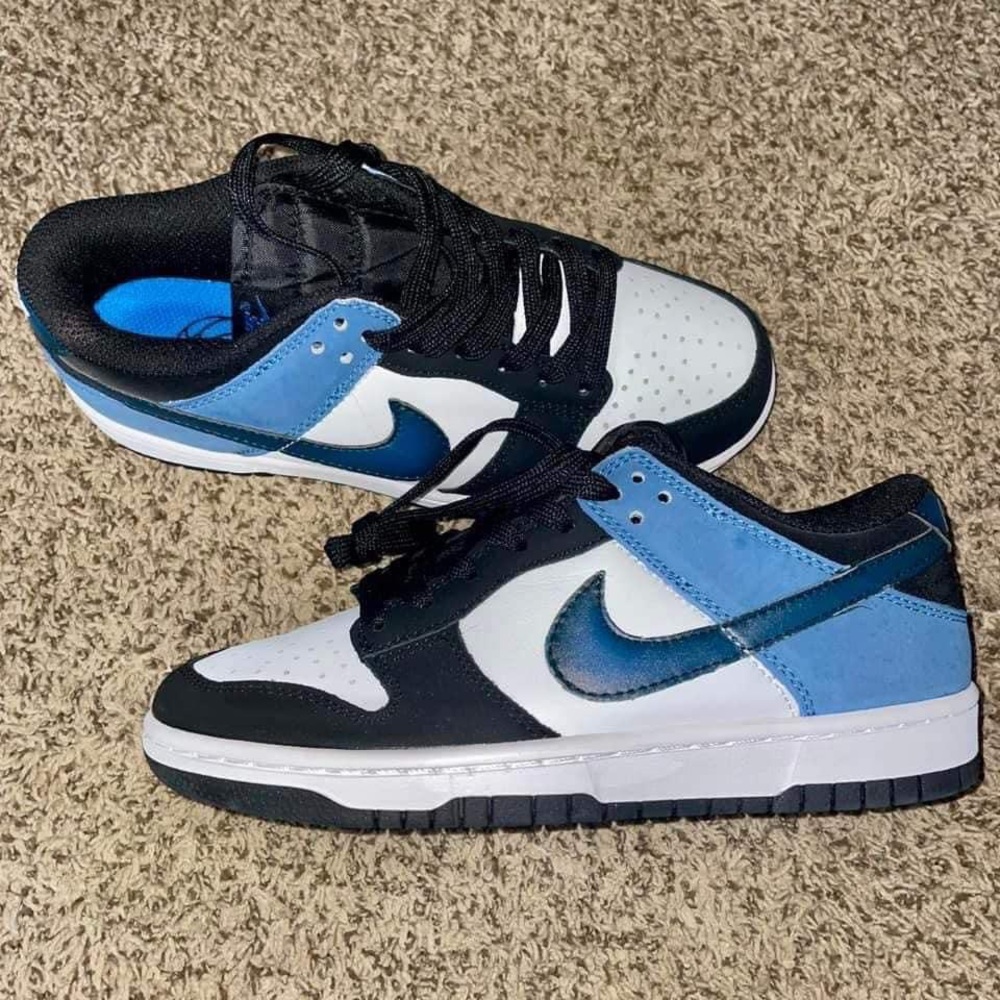 BIG KIDS' NIKE DUNK LOW CASUAL SHOES - new - never worn.